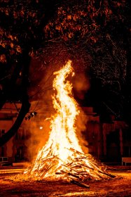 joanjocastello-bonfires-4777444_1920.jpg